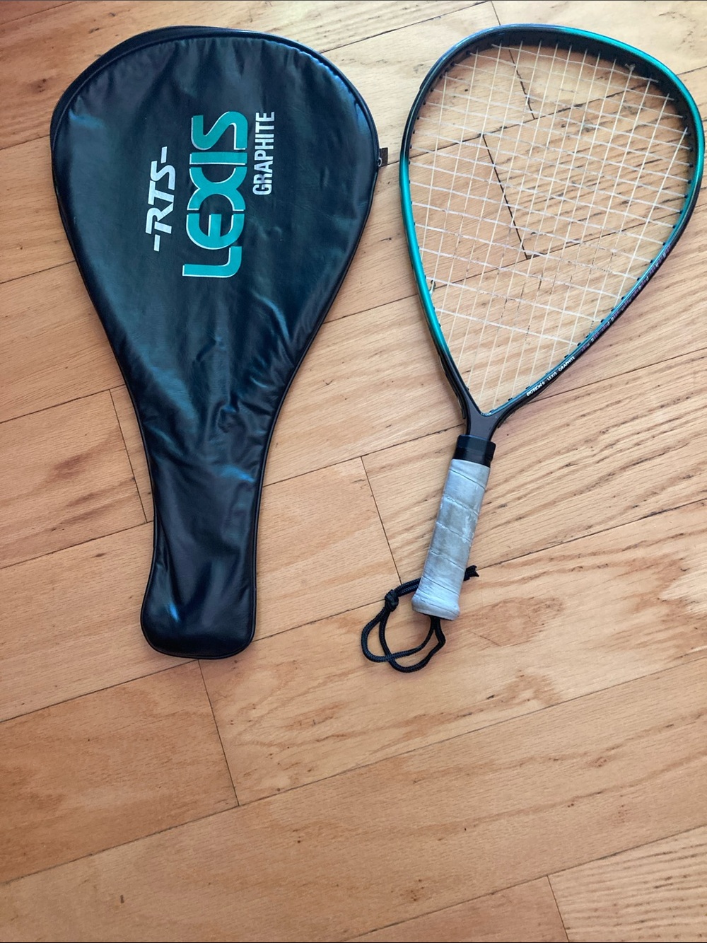 Ektelon racket with case